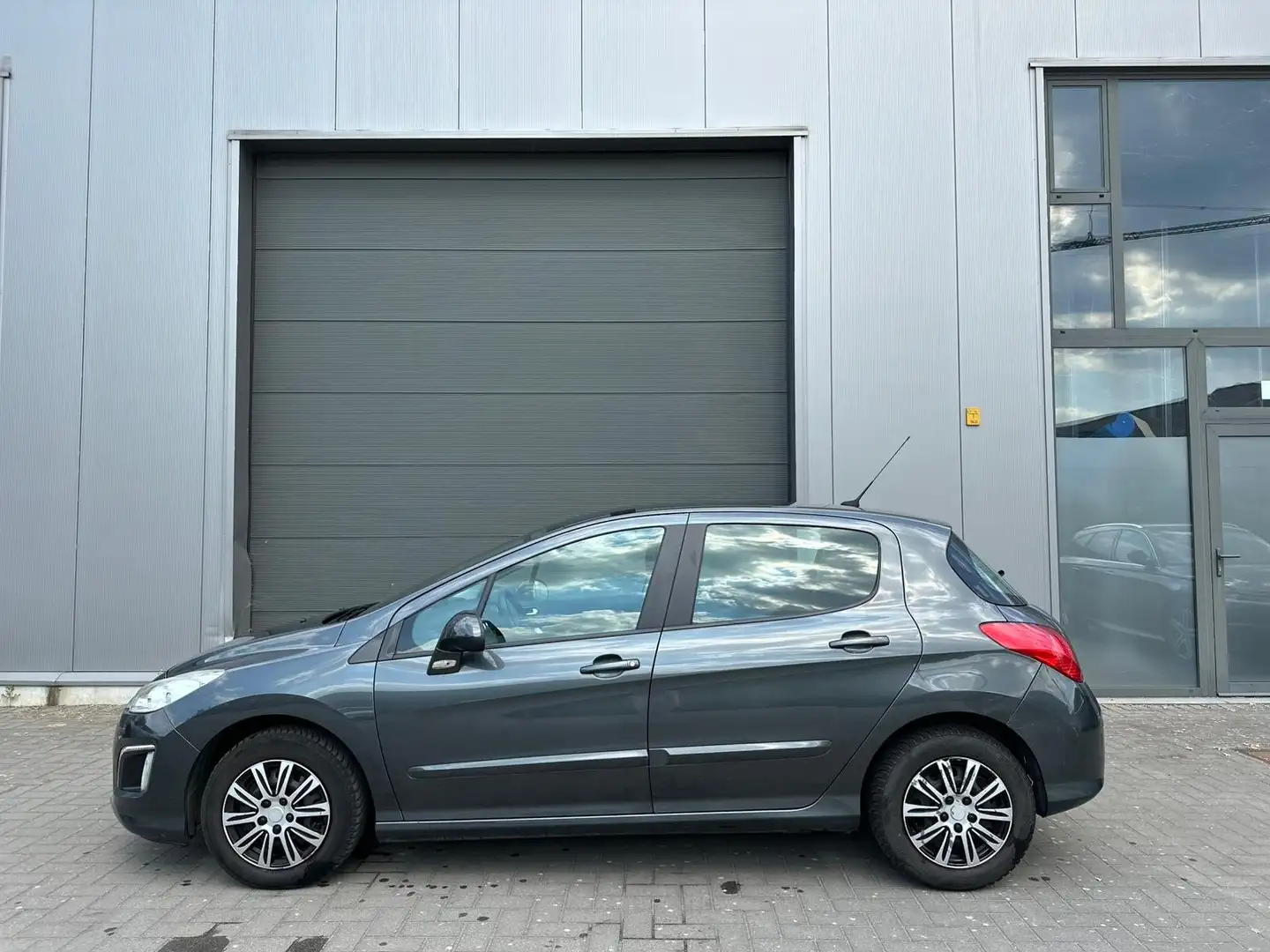 Peugeot 308 1.4i Access Gris - 2