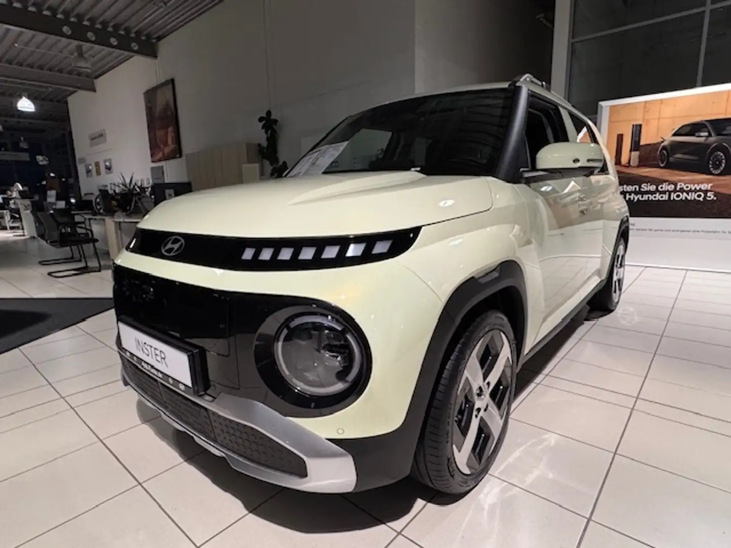 Hyundai Inster Elektro 85 kW FWD Prime Navi Leder Digitales Cockp Geel - 1