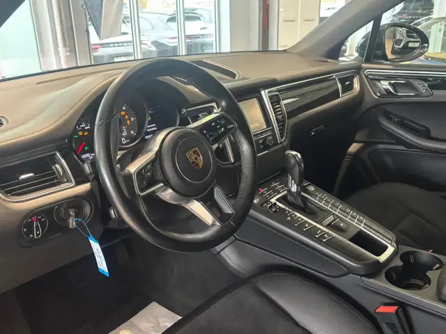 Porsche Macan view 18