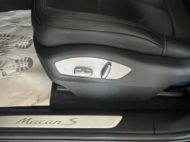 Porsche Macan view 16
