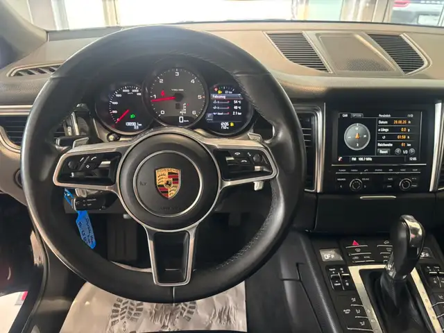 Porsche Macan view 20