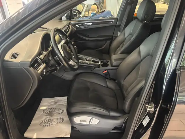 Porsche Macan view 19