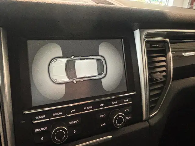 Porsche Macan view 27