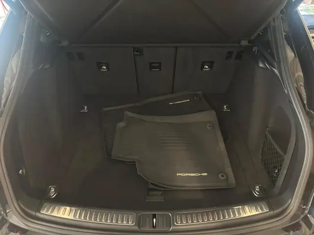 Porsche Macan view 9