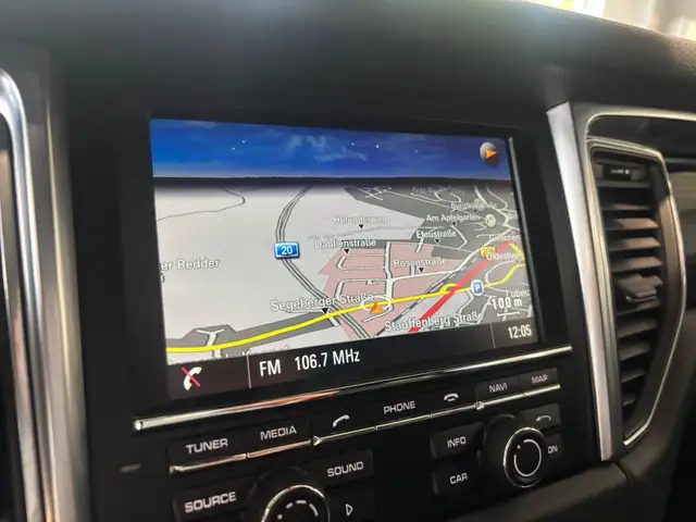 Porsche Macan view 26