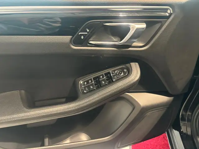 Porsche Macan view 14