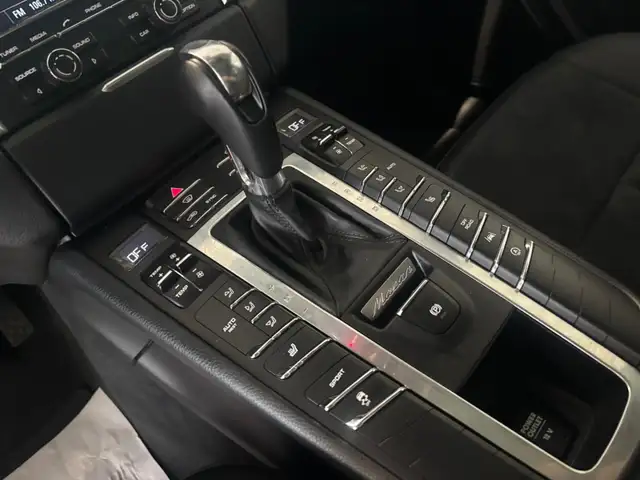 Porsche Macan view 24