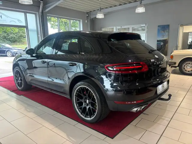 Porsche Macan view 2
