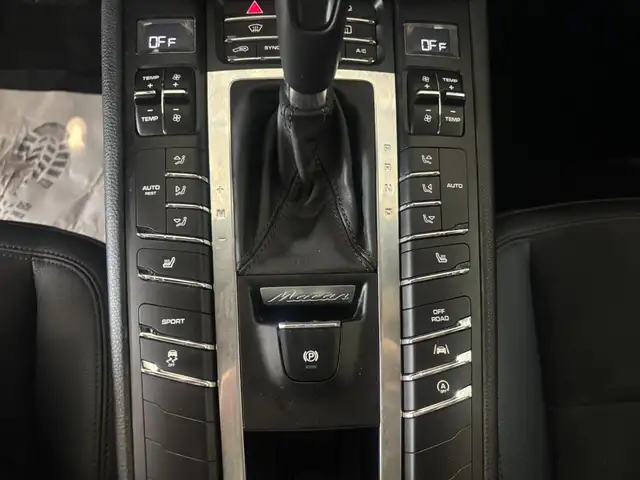 Porsche Macan view 25