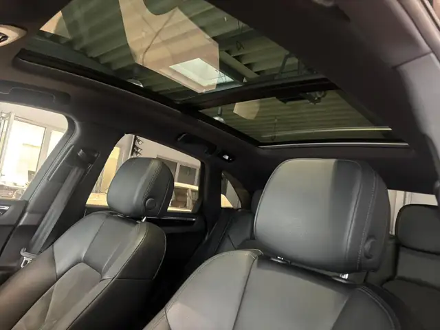 Porsche Macan view 29