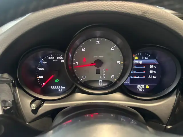 Porsche Macan view 23