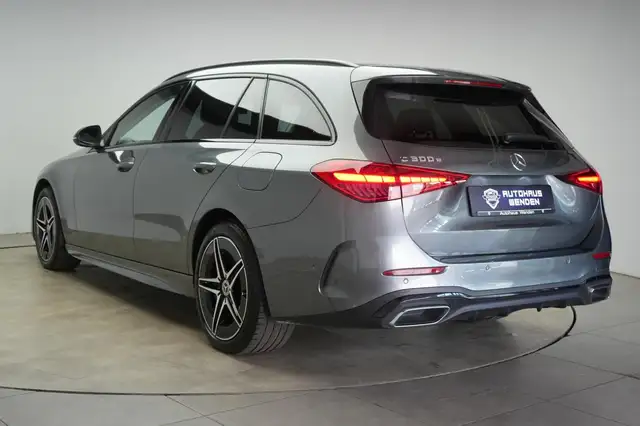 Mercedes-Benz C-Class view 4