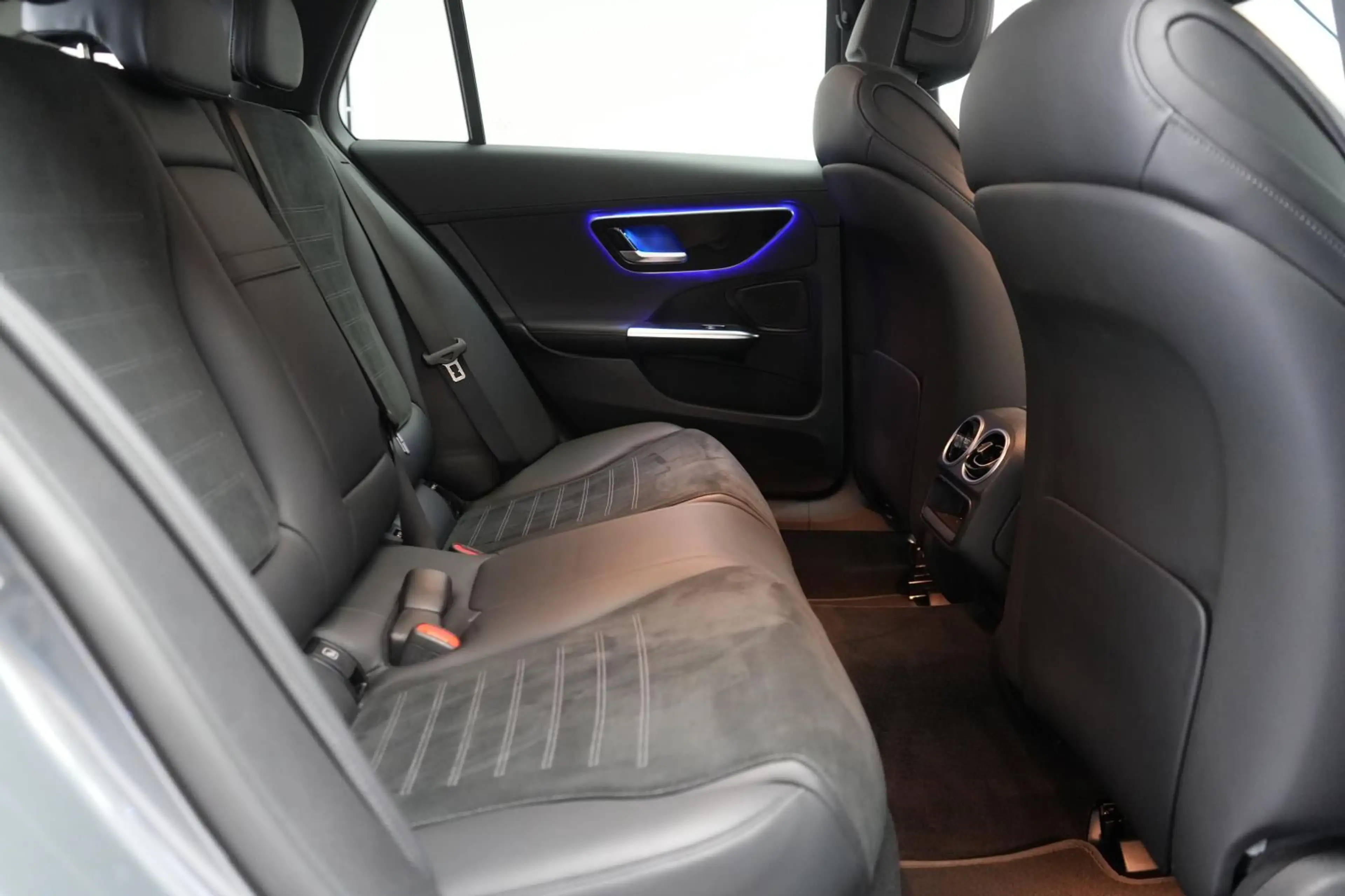 Mercedes-Benz C 300 e T 9G-Tronic AMG Distronic/Kamera/AHK/Lan — photo 11