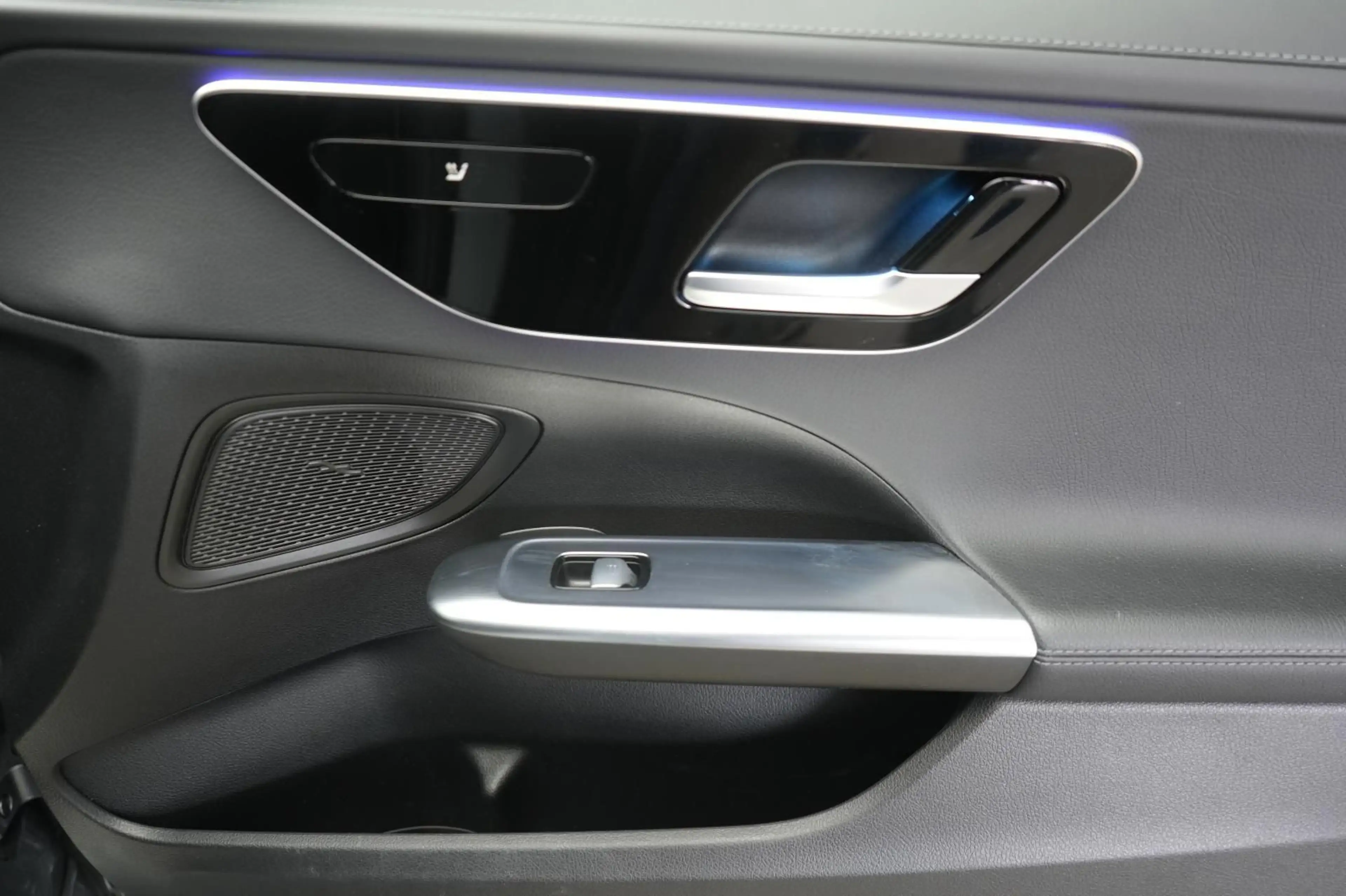 Mercedes-Benz C 300 e T 9G-Tronic AMG Distronic/Kamera/AHK/Lan — photo 10