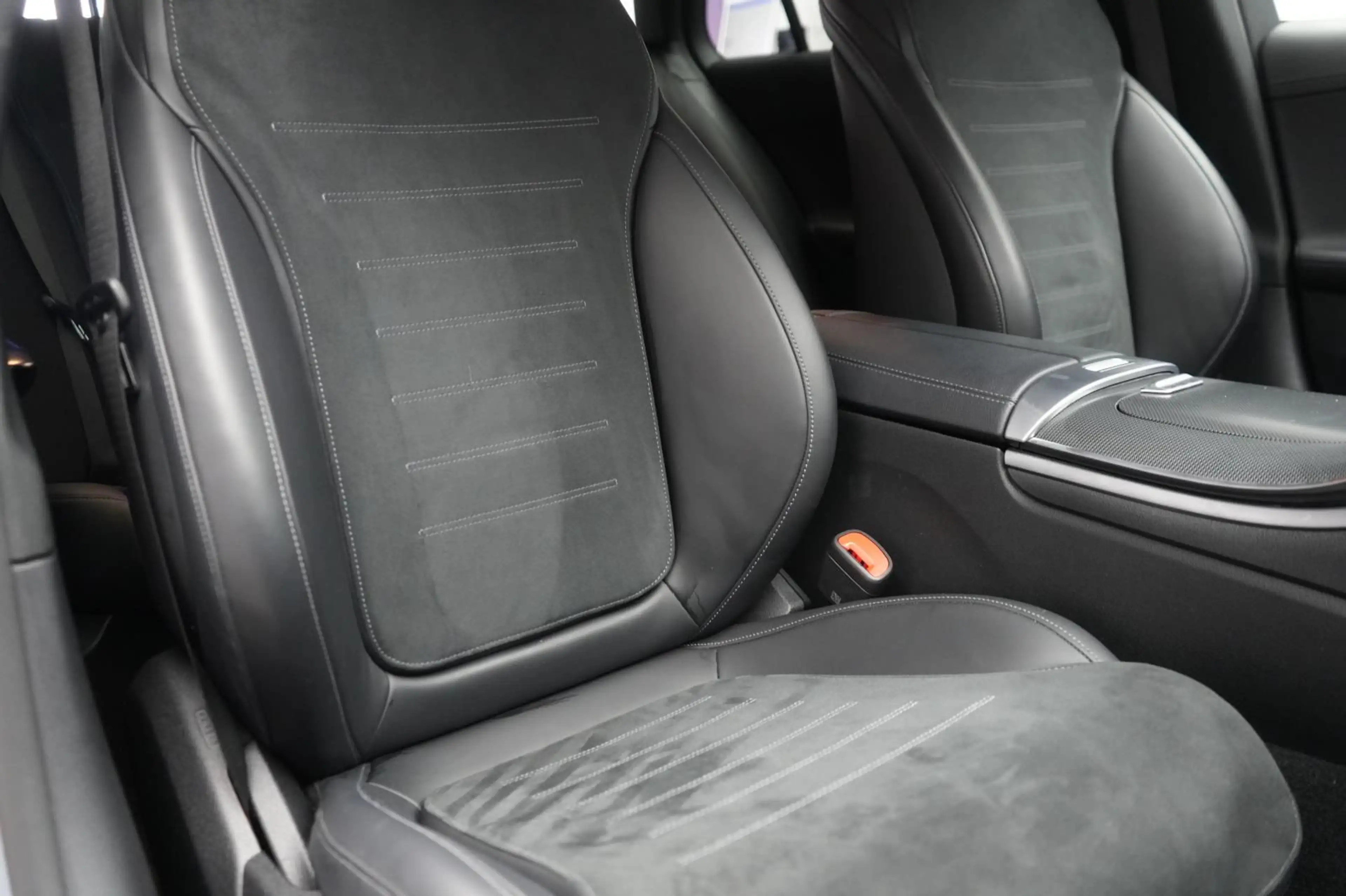 Mercedes-Benz C 300 e T 9G-Tronic AMG Distronic/Kamera/AHK/Lan — photo 9