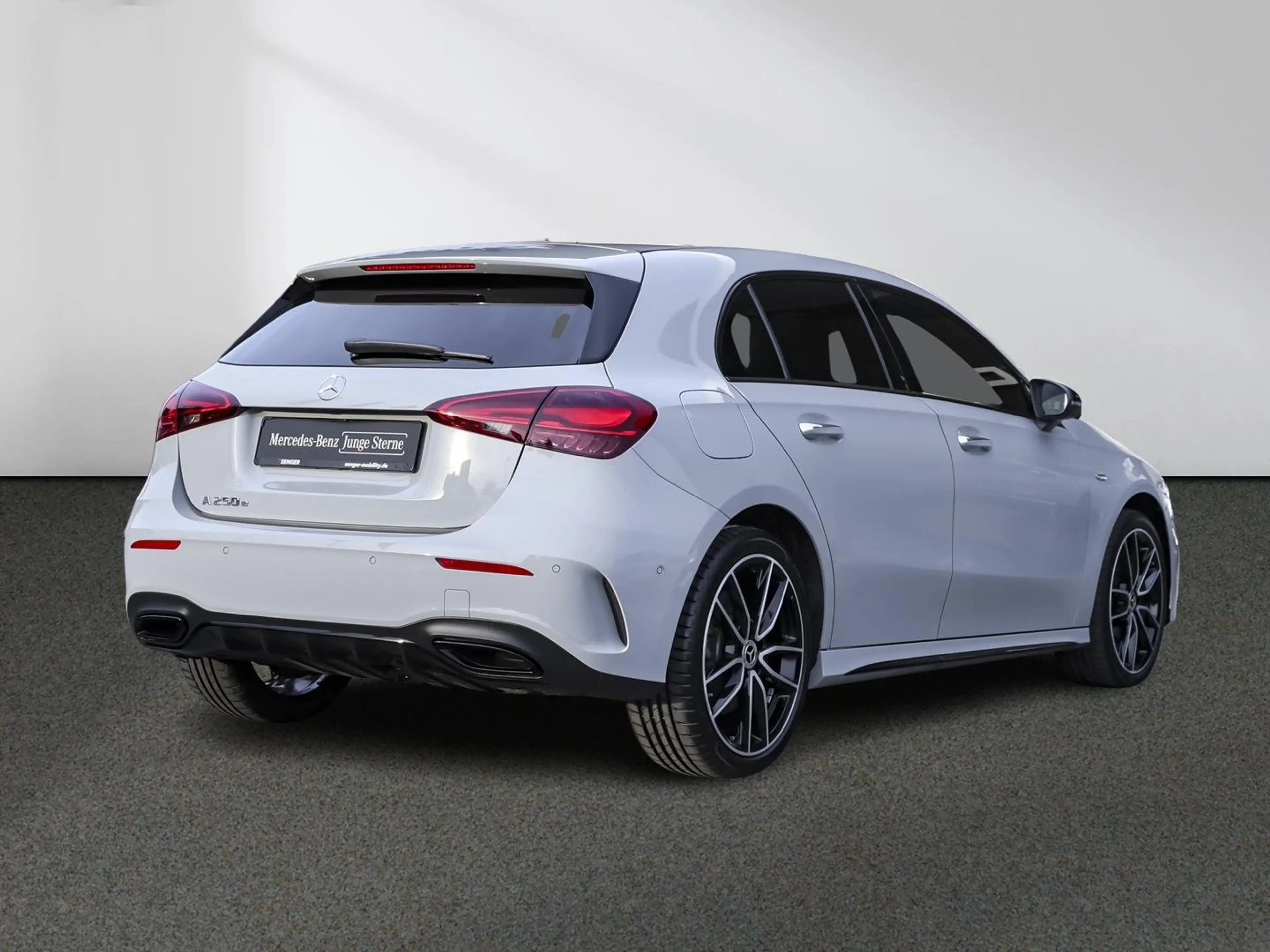 Mercedes-Benz A 250 e AMG Night Multibeam HeadUp Pano 360°-K. — photo 3