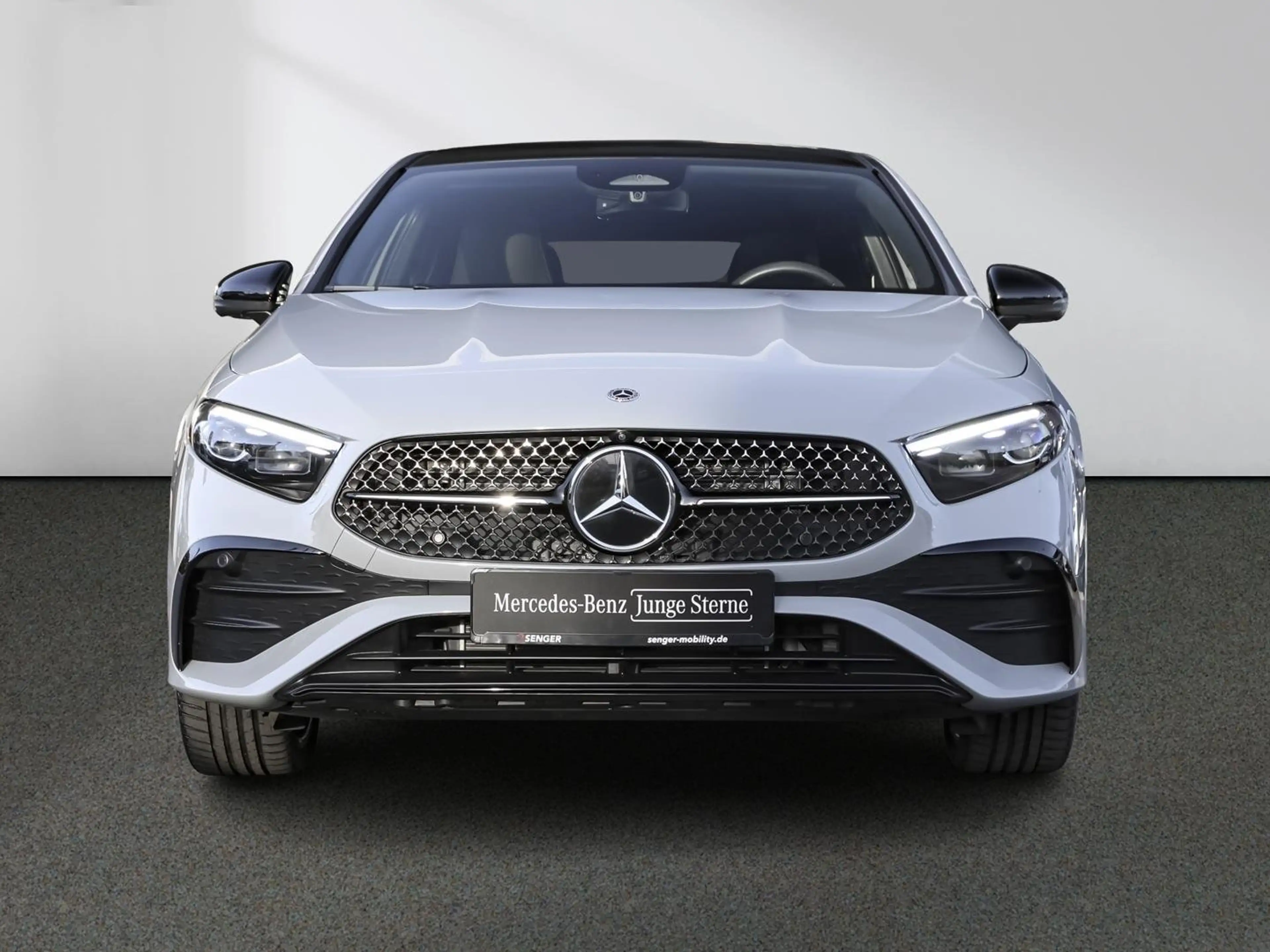 Mercedes-Benz A 250 e AMG Night Multibeam HeadUp Pano 360°-K. — photo 4