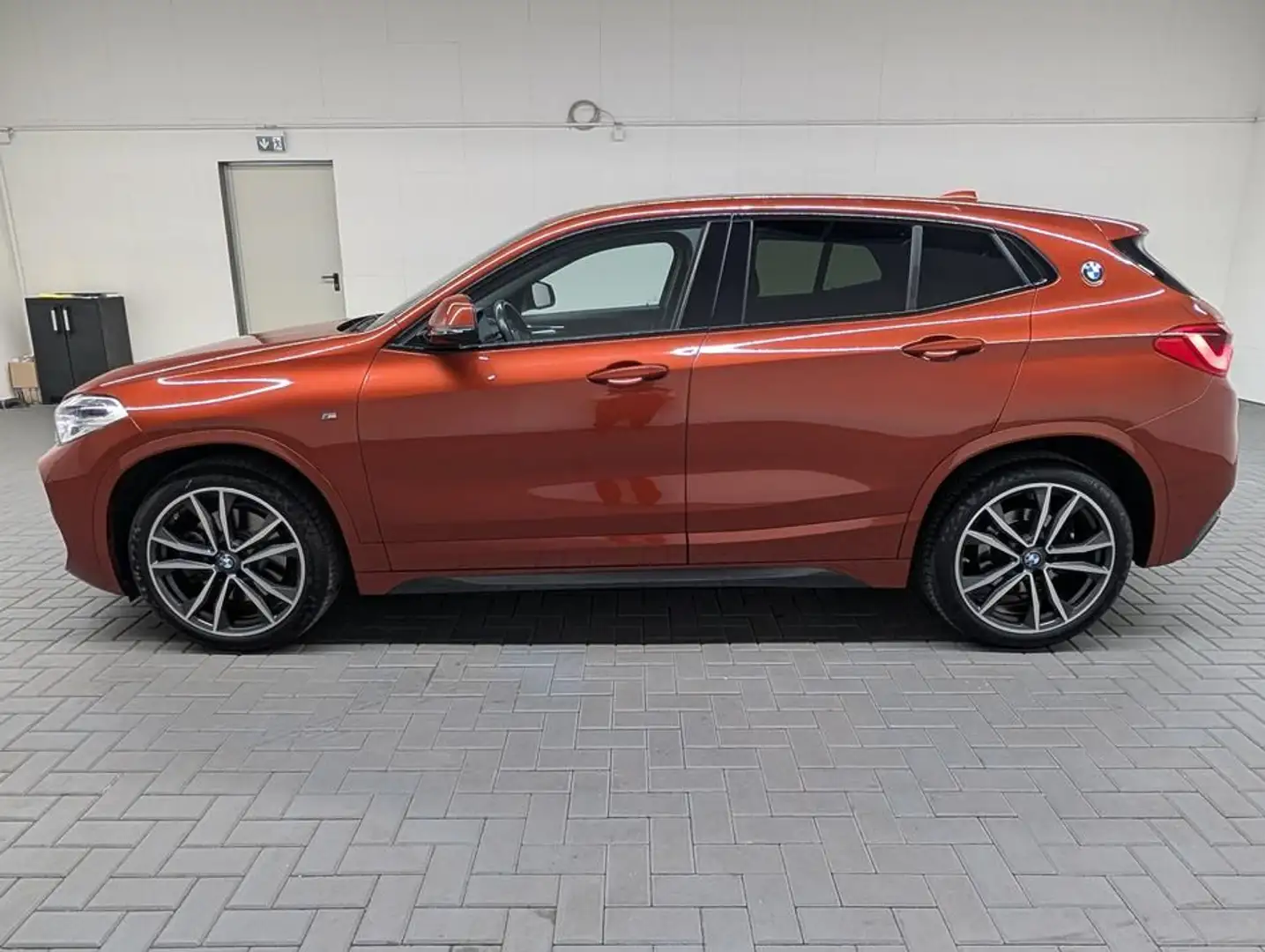 BMW X2 xDrive M-Sport LED/HUD/AHK/Pano/ACC/Kam/SHZ Orange - 2