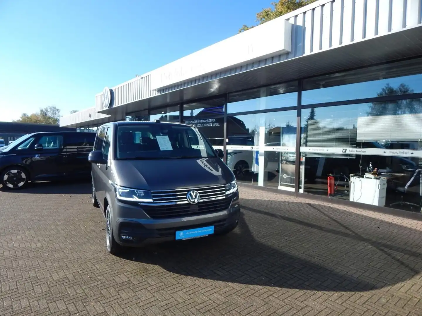 Volkswagen T6.1 Multivan Edition NAVI LED STANDH DSG Klima Grau - 2