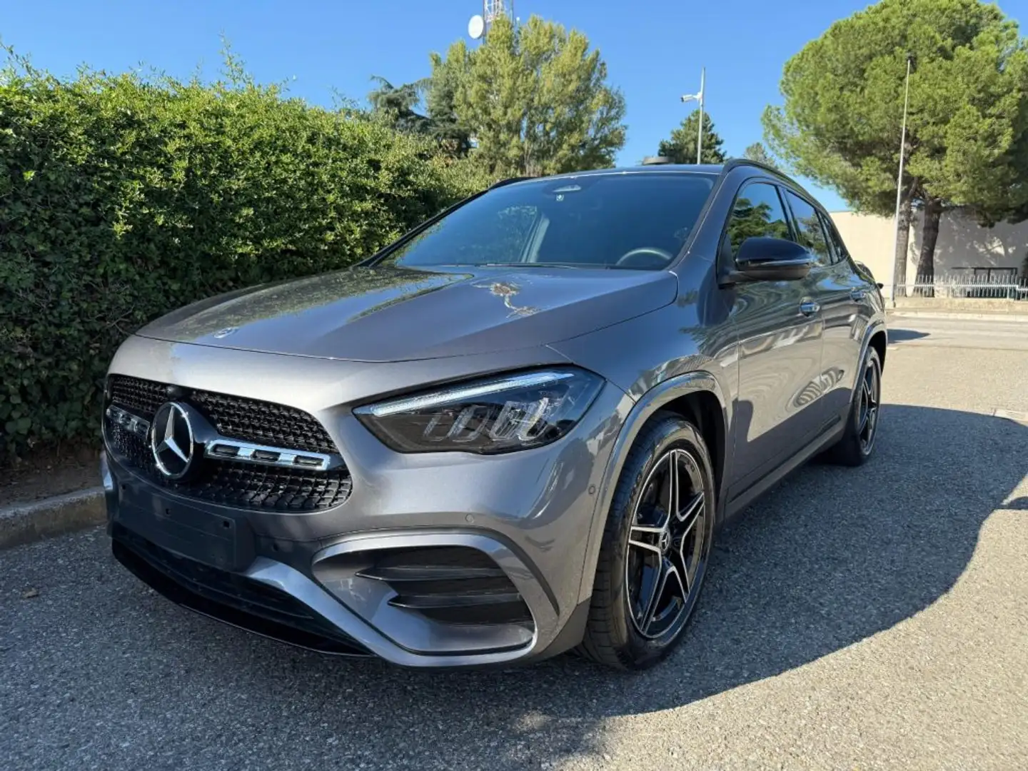 Mercedes-Benz GLA 200 d Automatic AMG Line Premium NIGHT - NAVI - 19 Grijs - 2