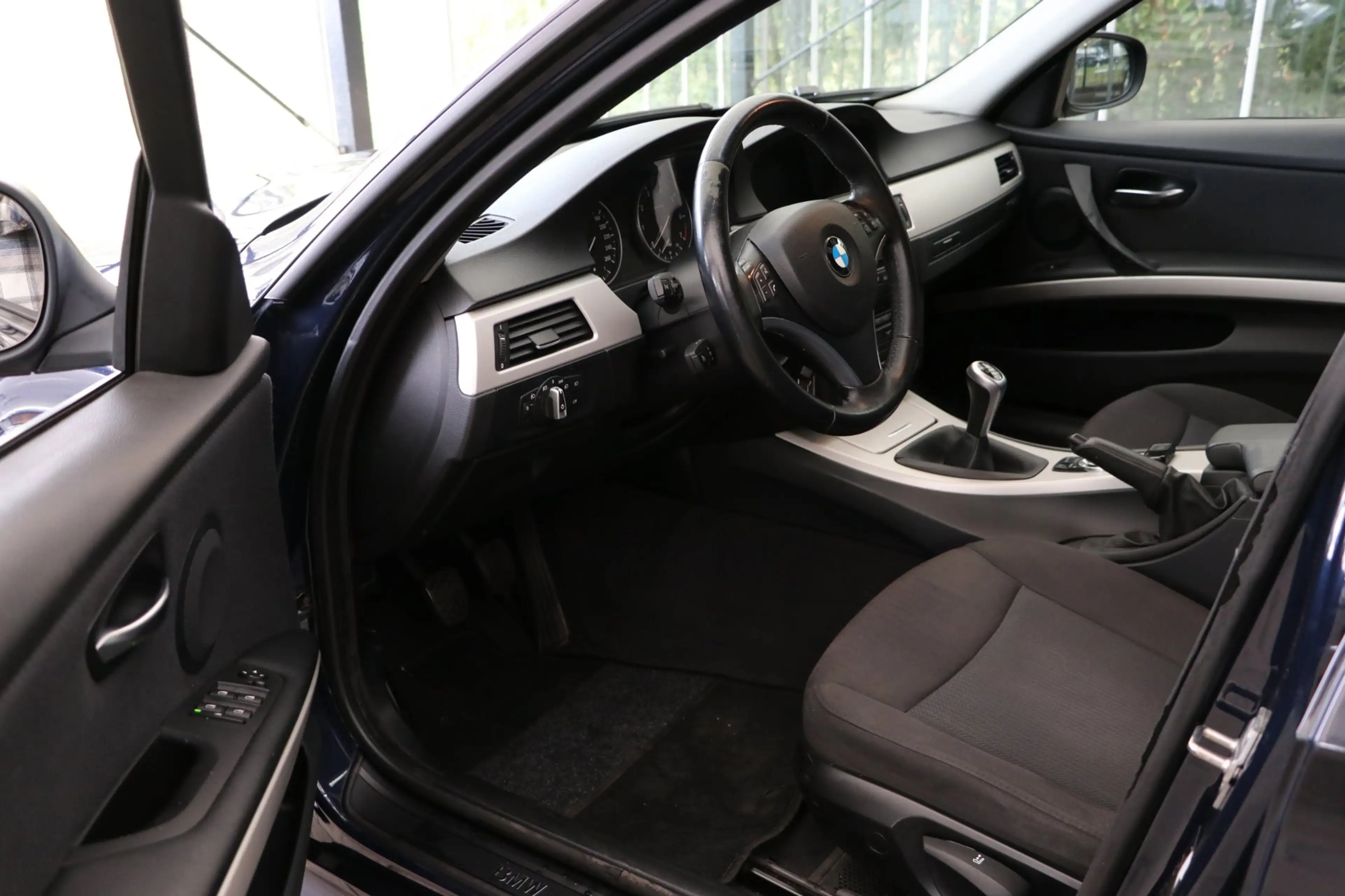 BMW 318 3-serie 318i Business Line / Nieuwe Banden + Remme — photo 6