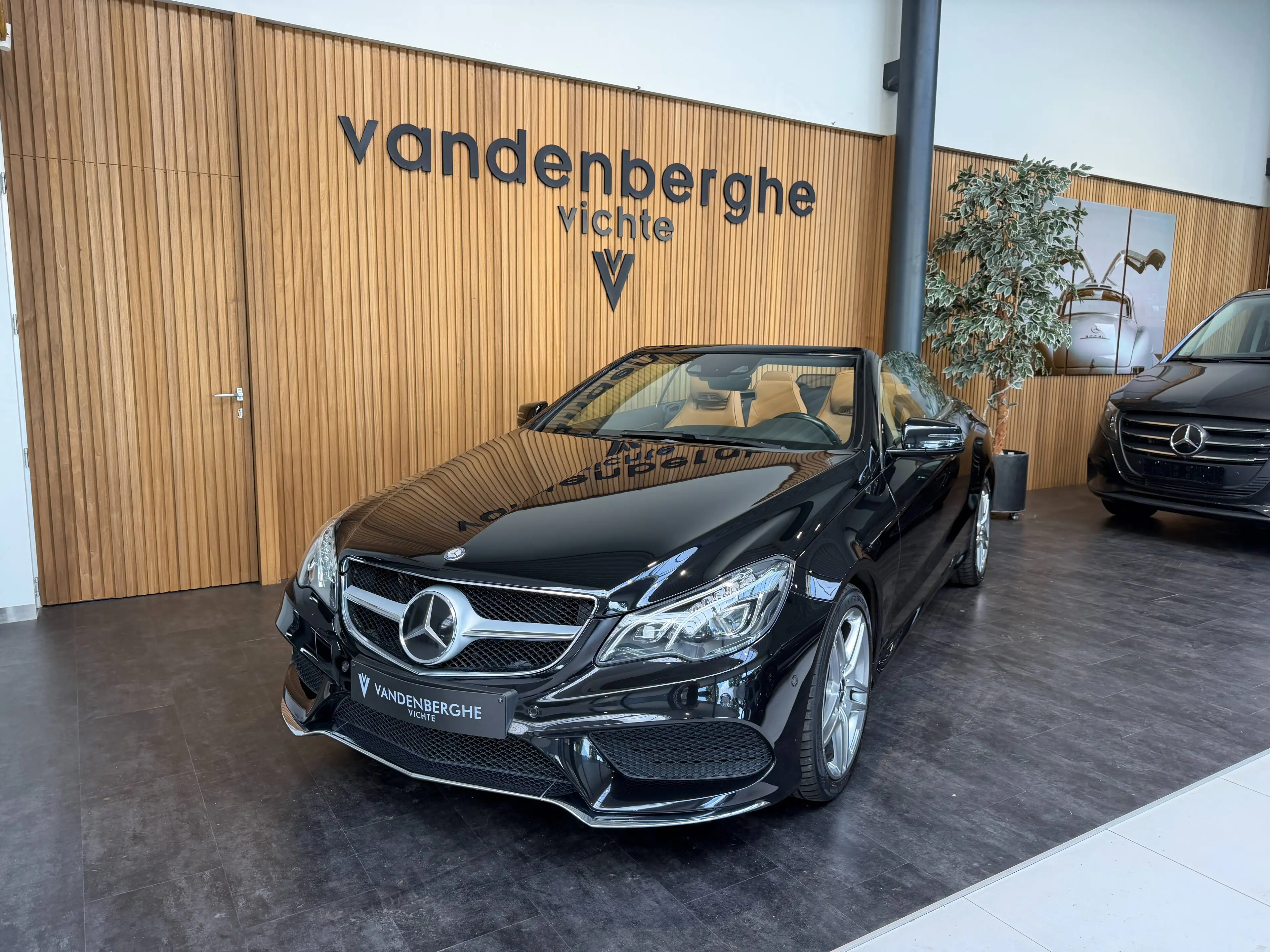 Mercedes-Benz E 250 Cabrio AMG DISTRONIC AIRSCARF DODEHOEK MOOIE KLEURENCOMBINATIE  1STE EIGENAAR — photo 2