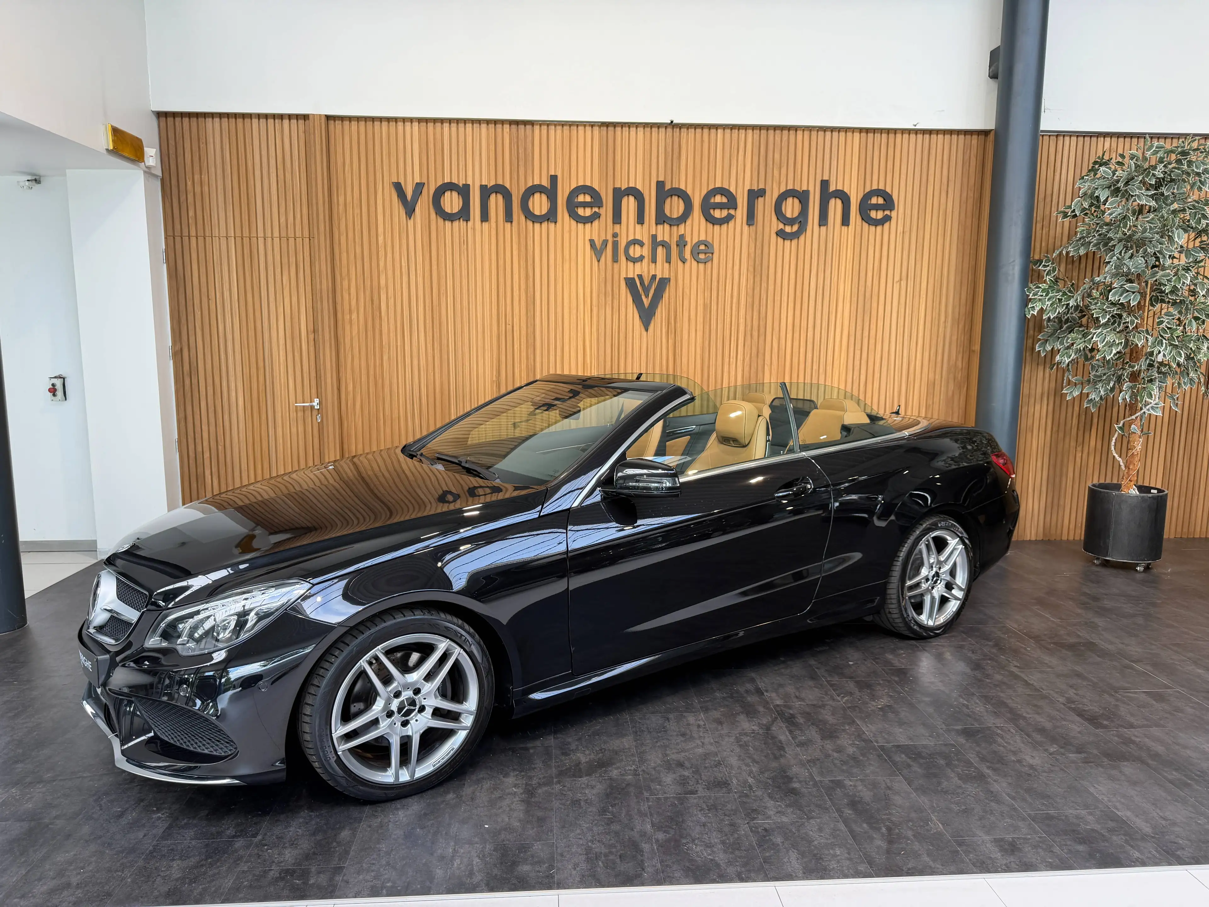 Mercedes-Benz E 250 Cabrio AMG DISTRONIC AIRSCARF DODEHOEK MOOIE KLEURENCOMBINATIE  1STE EIGENAAR