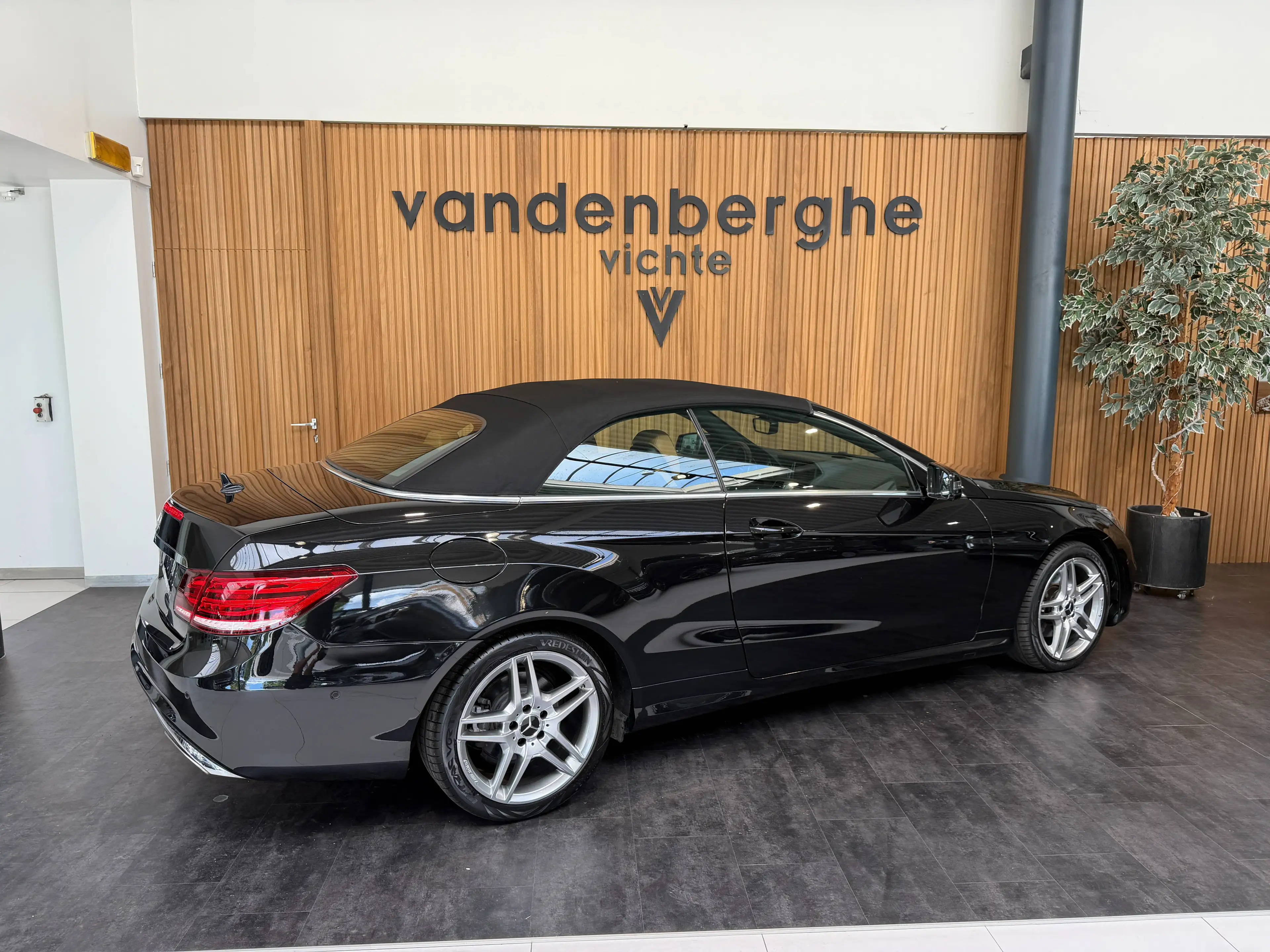 Mercedes-Benz E 250 Cabrio AMG DISTRONIC AIRSCARF DODEHOEK MOOIE KLEURENCOMBINATIE  1STE EIGENAAR — photo 4