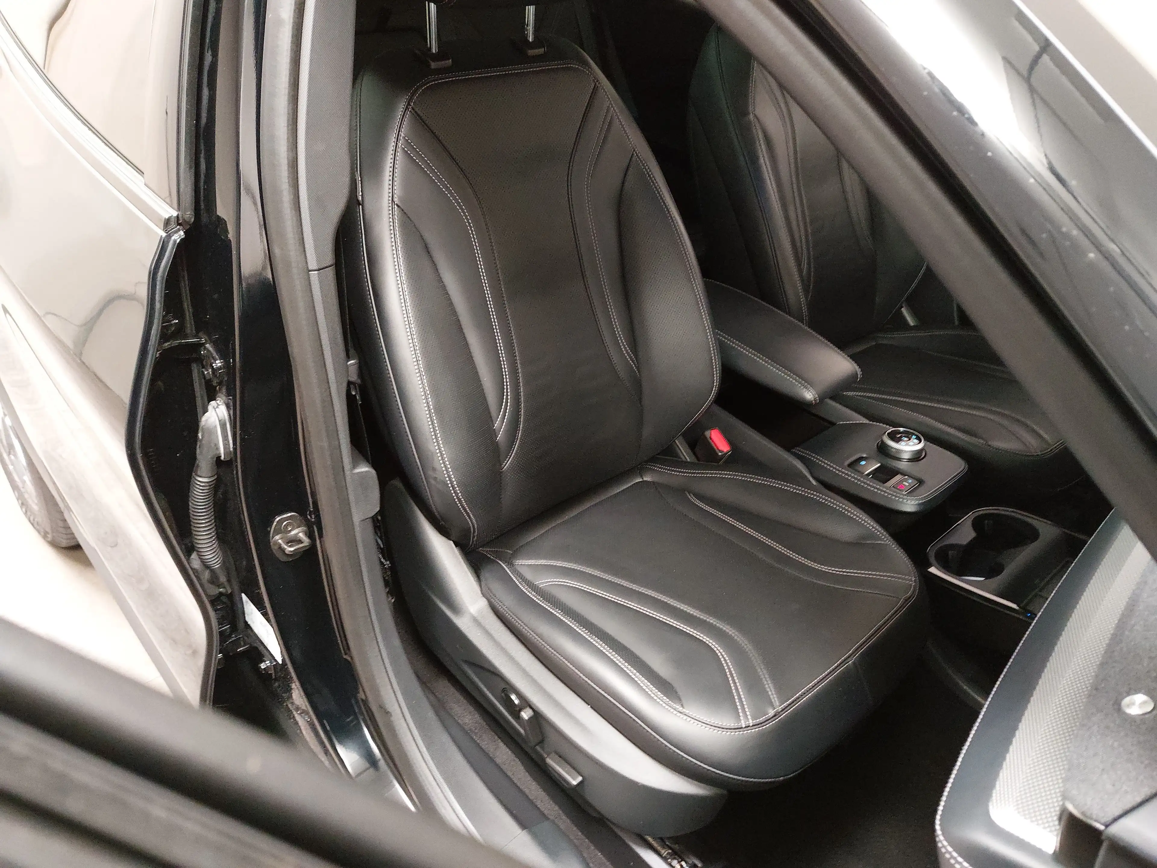 Ford Mustang Mach-E T-Leder Navi LED RFK Shz AHK — photo 10