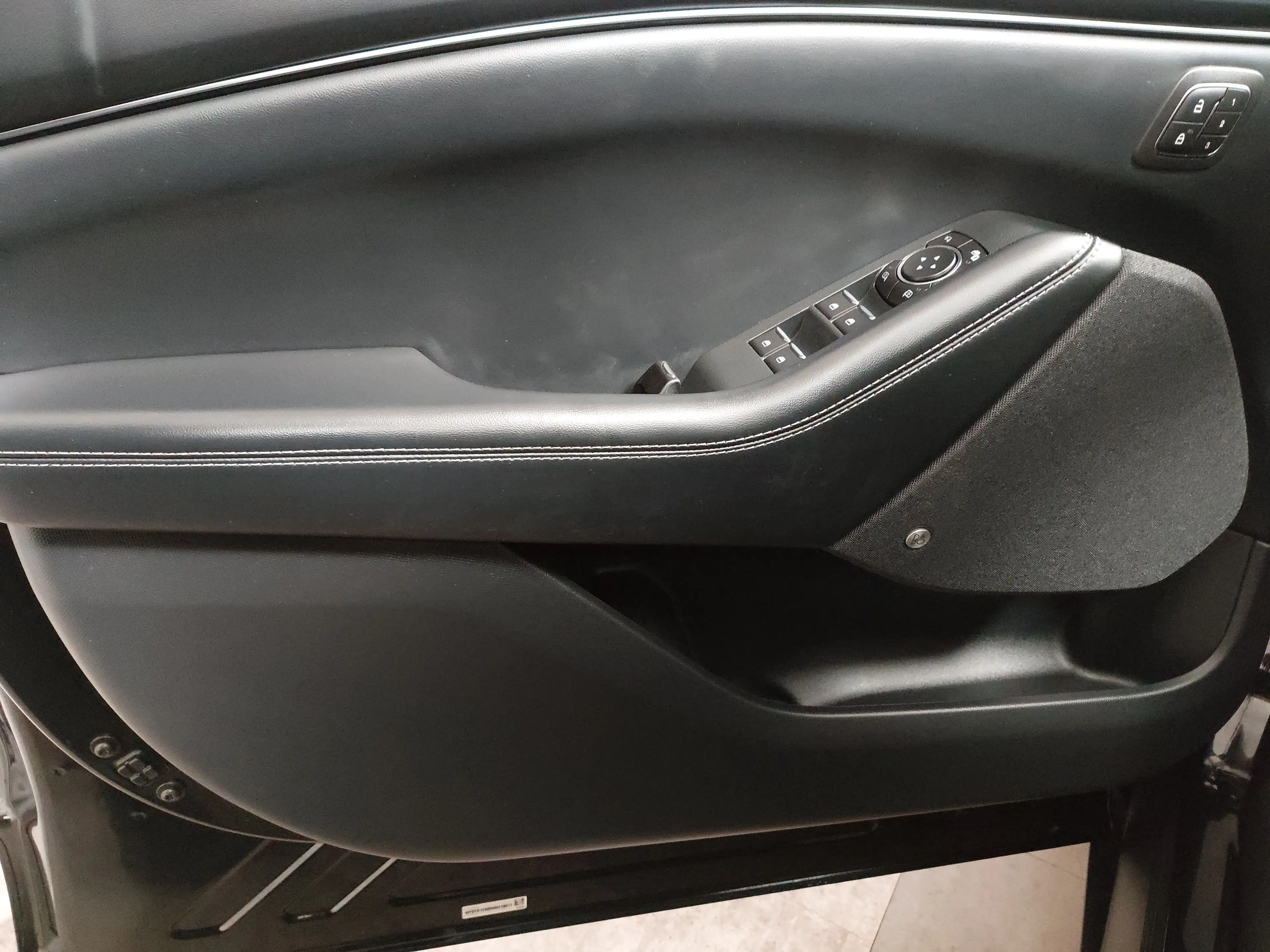Ford Mustang Mach-E T-Leder Navi LED RFK Shz AHK — photo 5