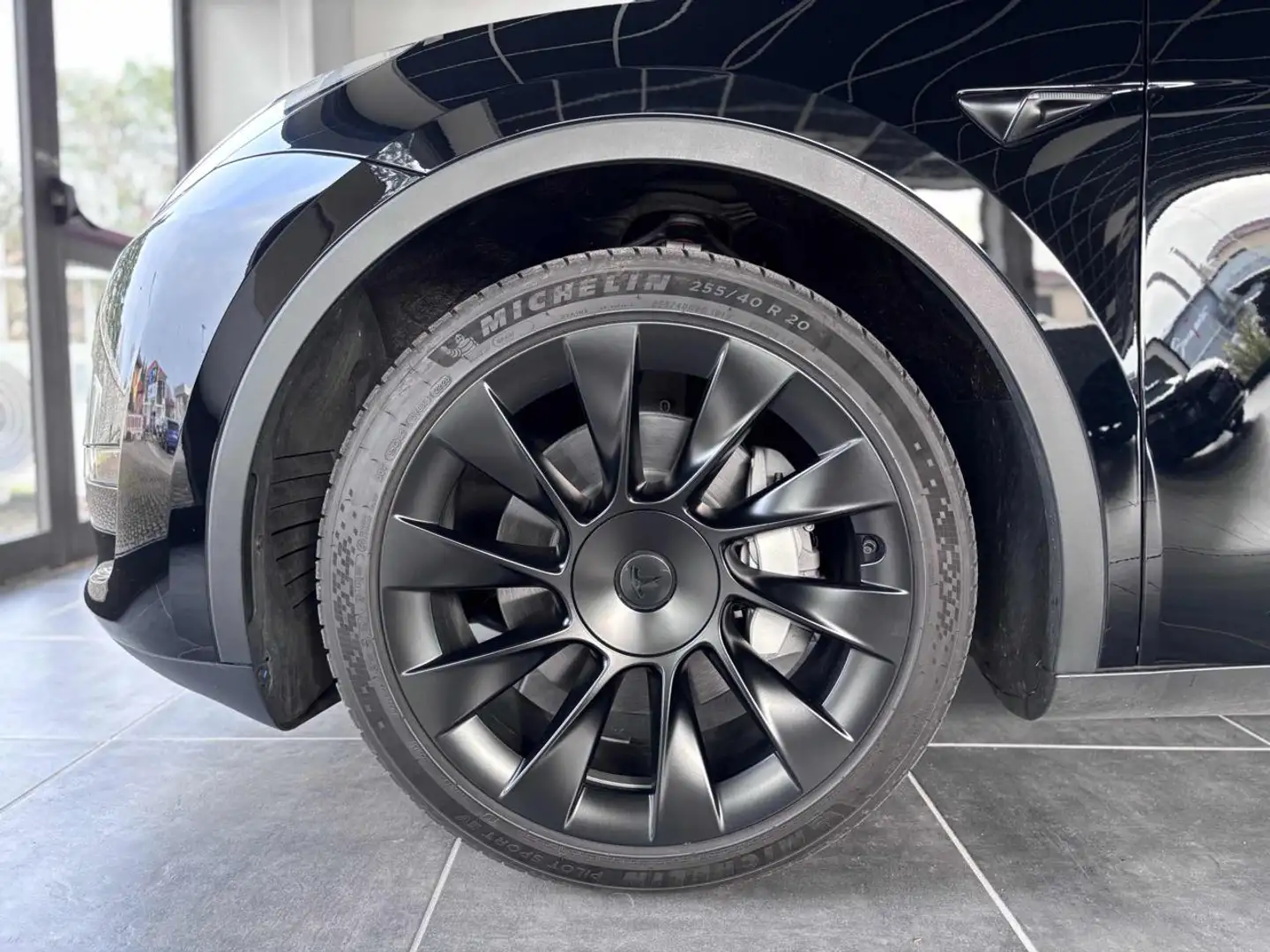 Tesla Model Y Long Range AWD DUAL MOTOR - SUB. LEASING 500€/ME Schwarz - 2