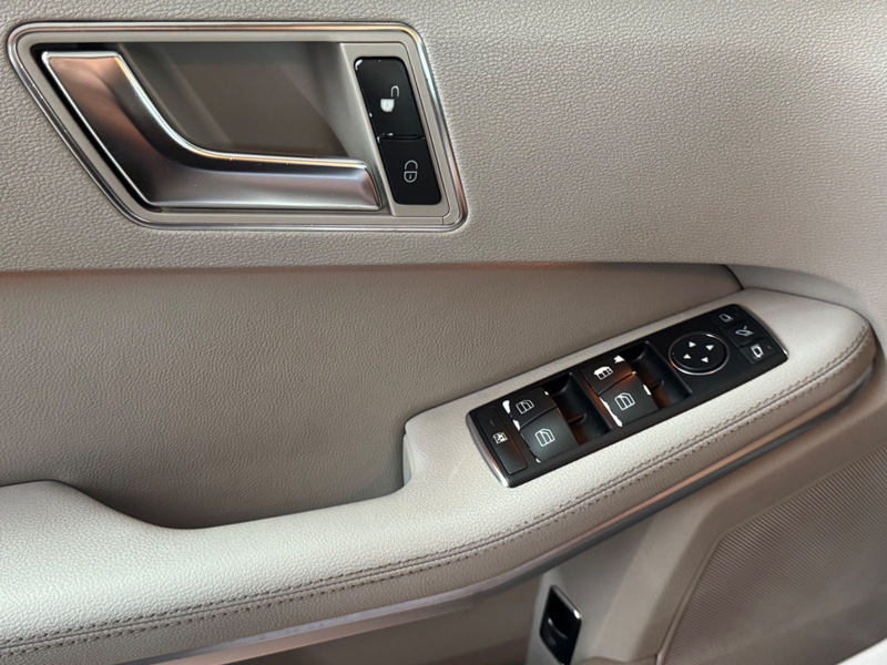 Mercedes-Benz E 250 E250 Limousine CDI 4Matic*AUTOM*XENON*NAVI*LEDER — photo 13