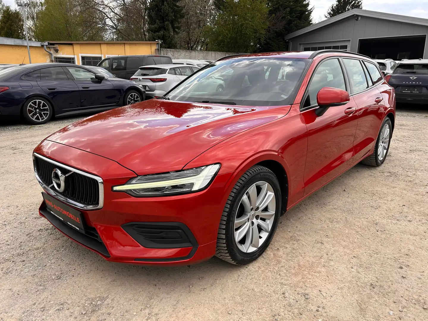 Volvo V60 Momentum Aut Navi LED Teilleder Pickerl 01/27 Rot - 1