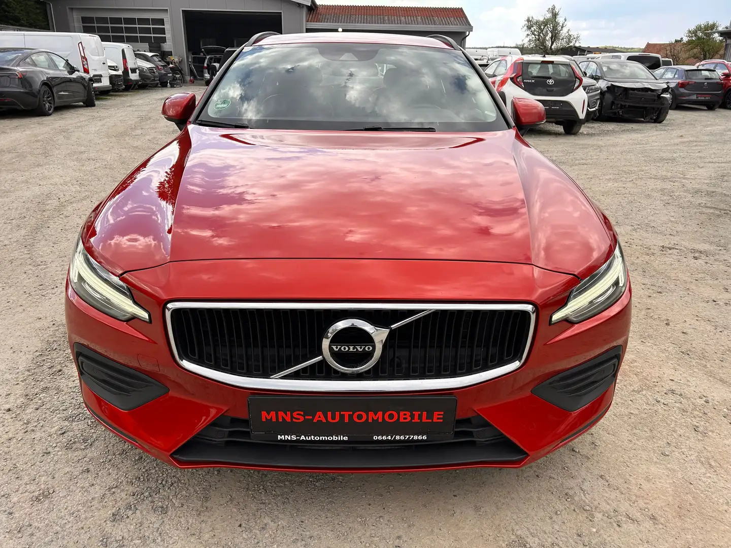 Volvo V60 Momentum Aut Navi LED Teilleder Pickerl 01/27 Rot - 2
