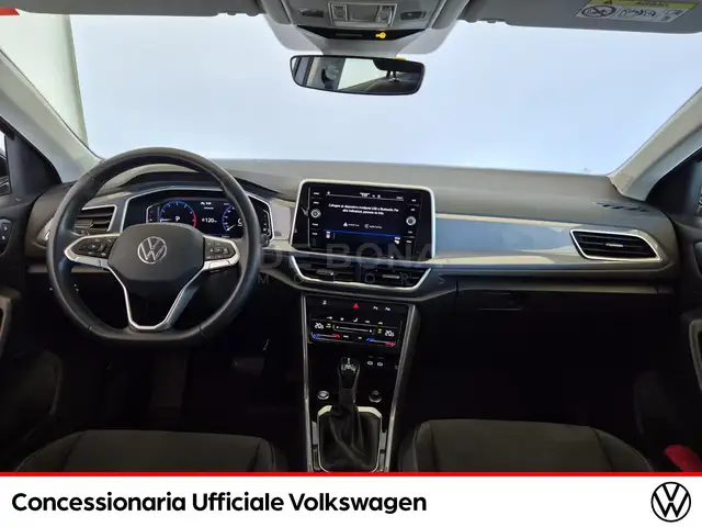 Volkswagen T-Roc view 10