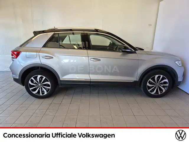 Volkswagen T-Roc view 7