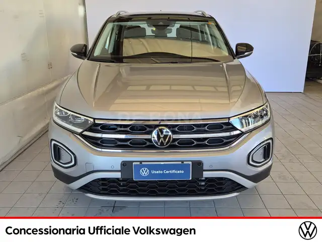 Volkswagen T-Roc view 3