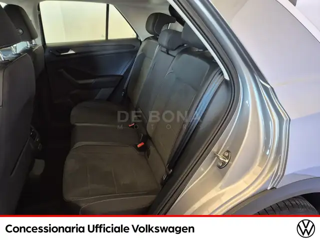 Volkswagen T-Roc view 9