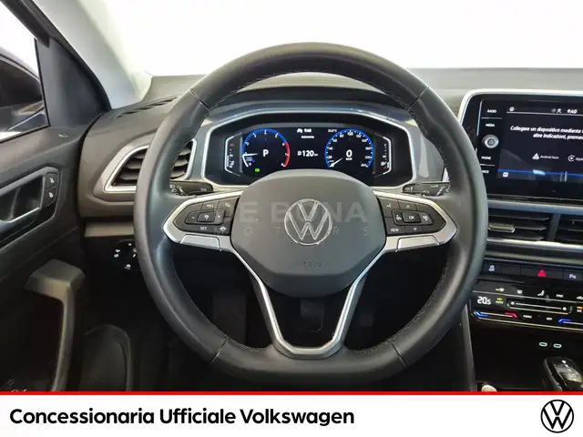 Volkswagen T-Roc view 11
