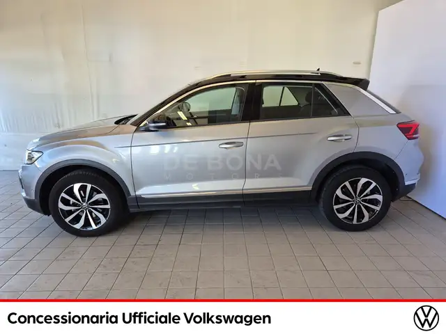 Volkswagen T-Roc view 4