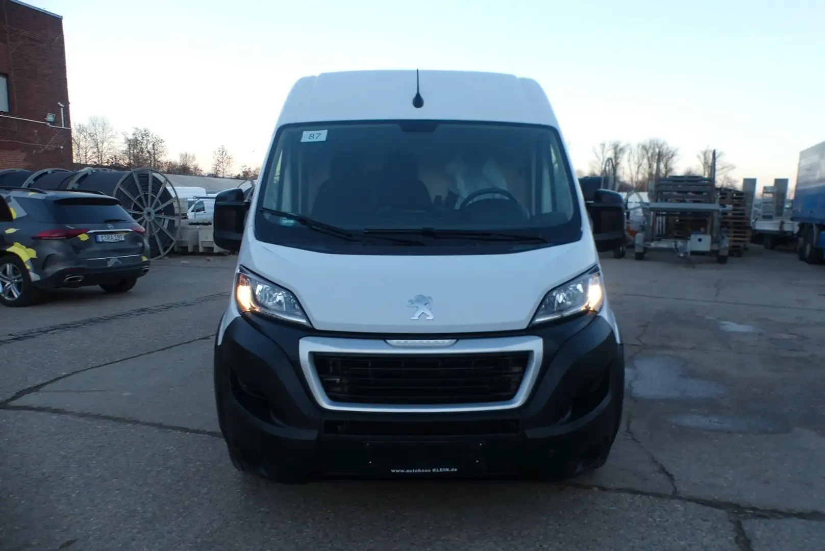 Peugeot Boxer 2.2 Maxi L4H2 Premium*Temp*Klima*Navi*AHK* Weiß - 2