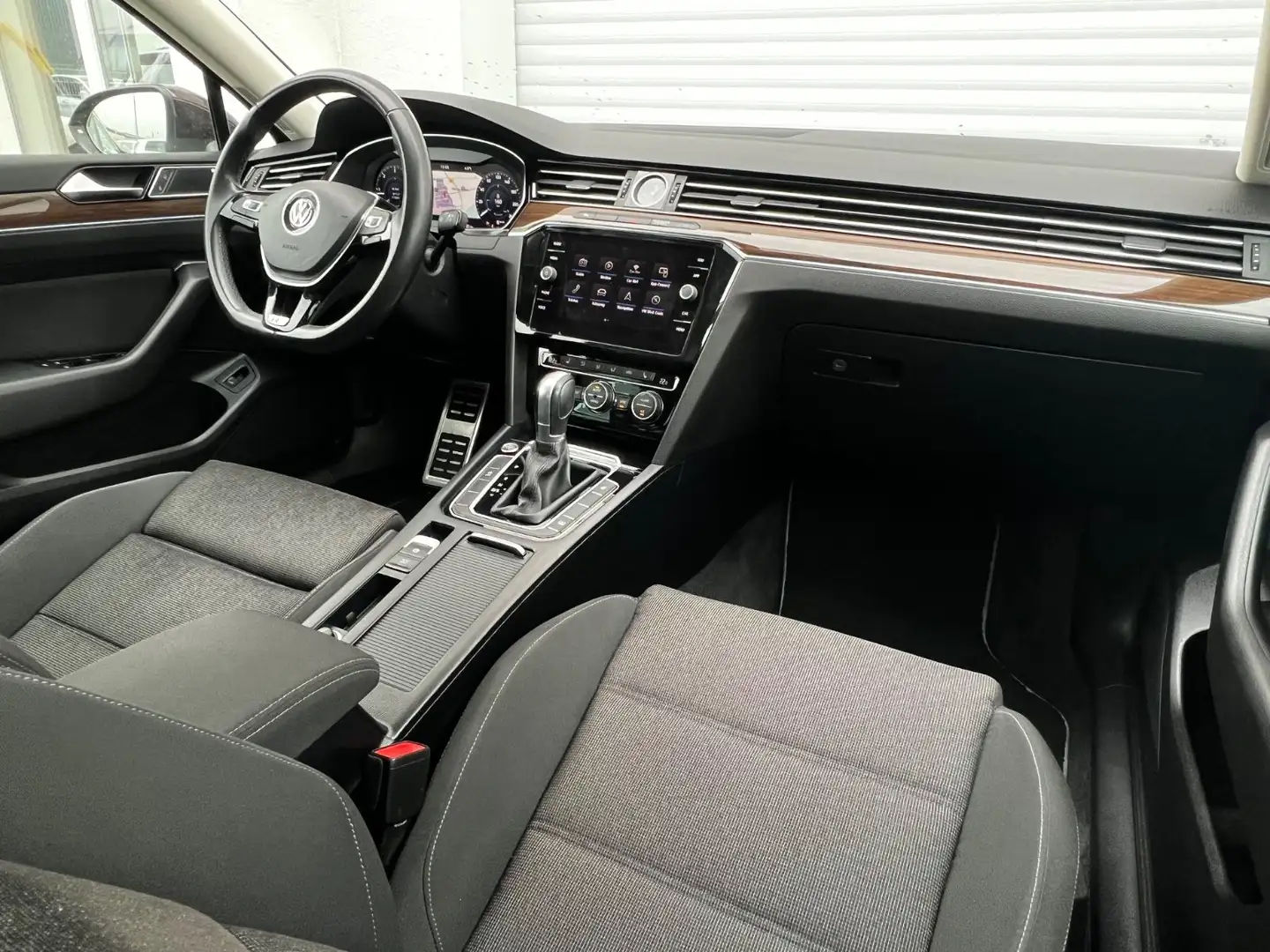 Volkswagen Passat 1.6 TDI DSG R-LINE Virtual LED PANO ACC Rouge - 2