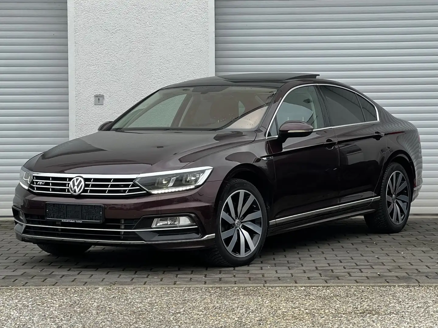 Volkswagen Passat 1.6 TDI DSG R-LINE Virtual LED PANO ACC Rouge - 1