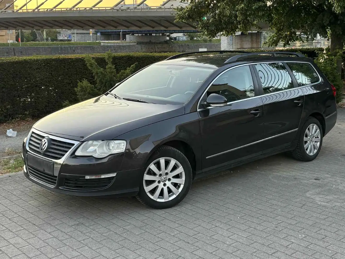 Volkswagen Passat Variant 1.9 TDI 105 Marrón - 2