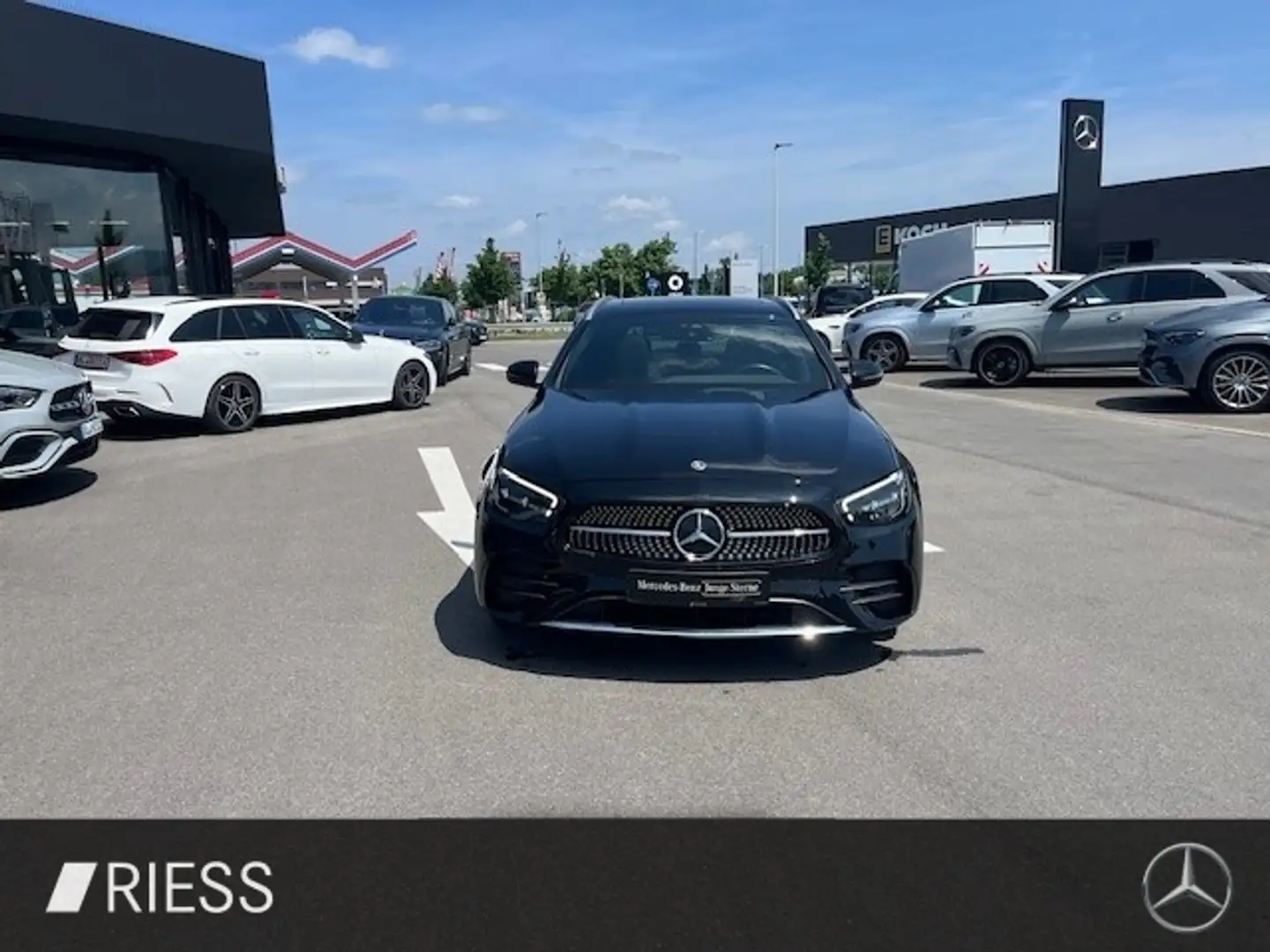 Mercedes-Benz E 220 d T AMG Sport Navi LED Schiebe AHK Ambi 19" Negro - 2