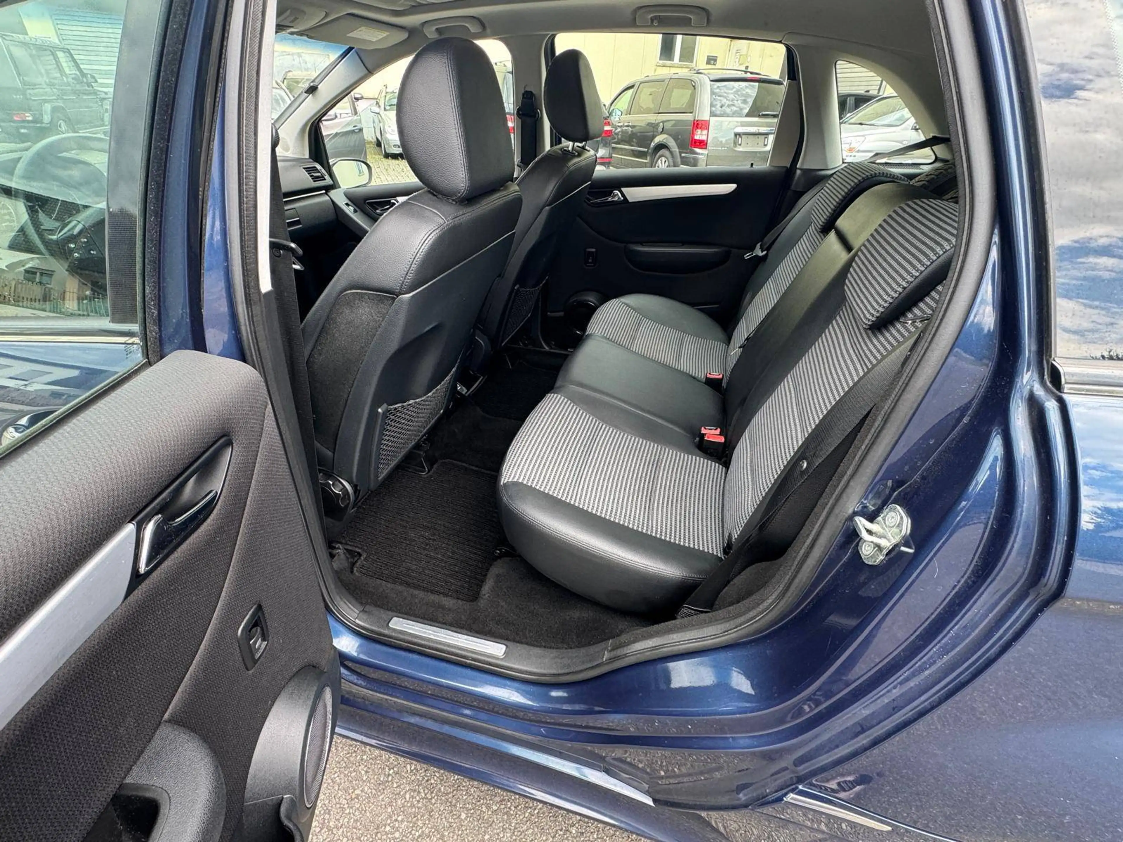 Mercedes-Benz B 180 B 180 CDI (245.207) — photo 12