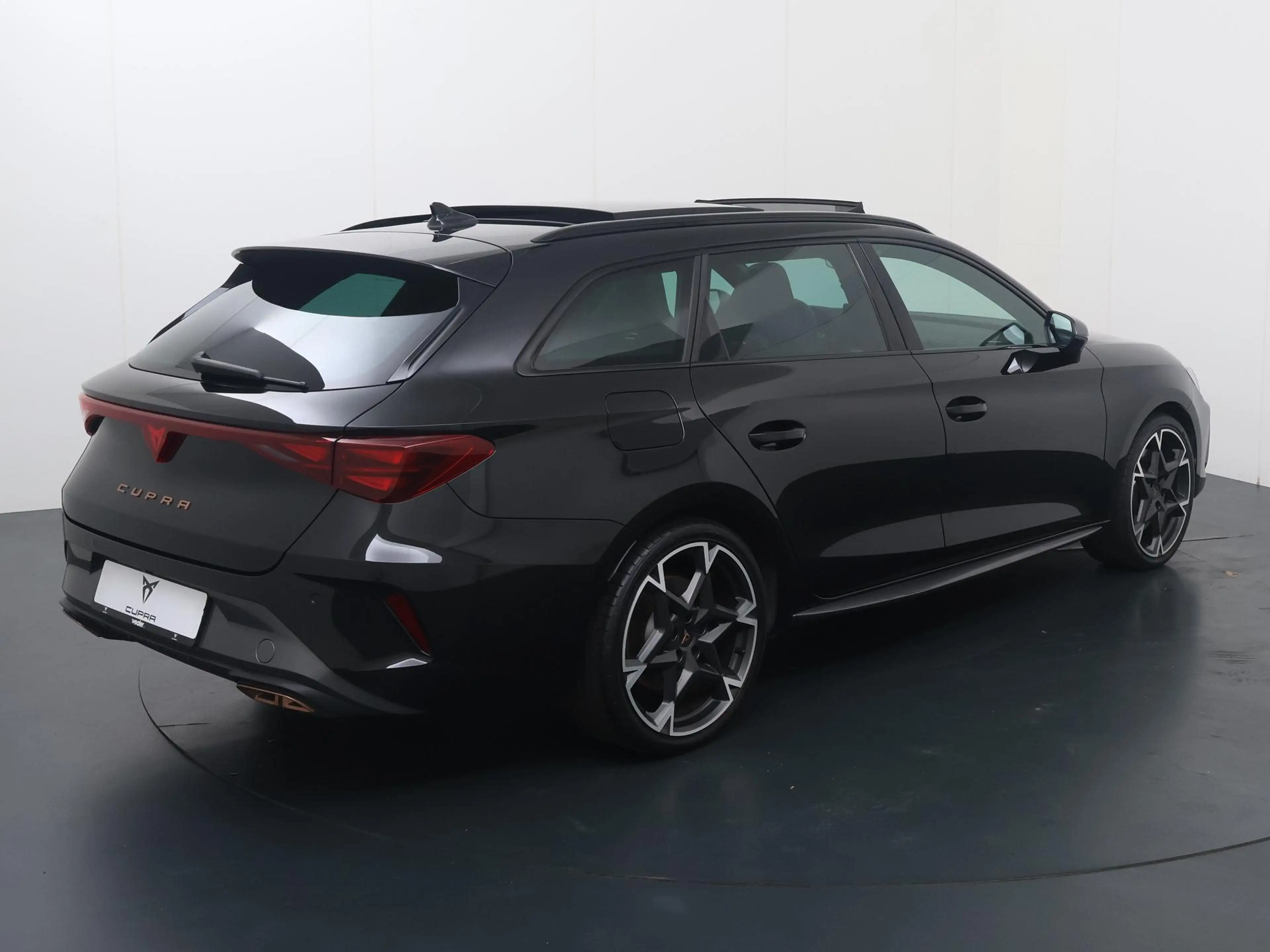 CUPRA Leon Sportstourer 1.5 TSI e-Hybrid VZ Performance | 272 — photo 5