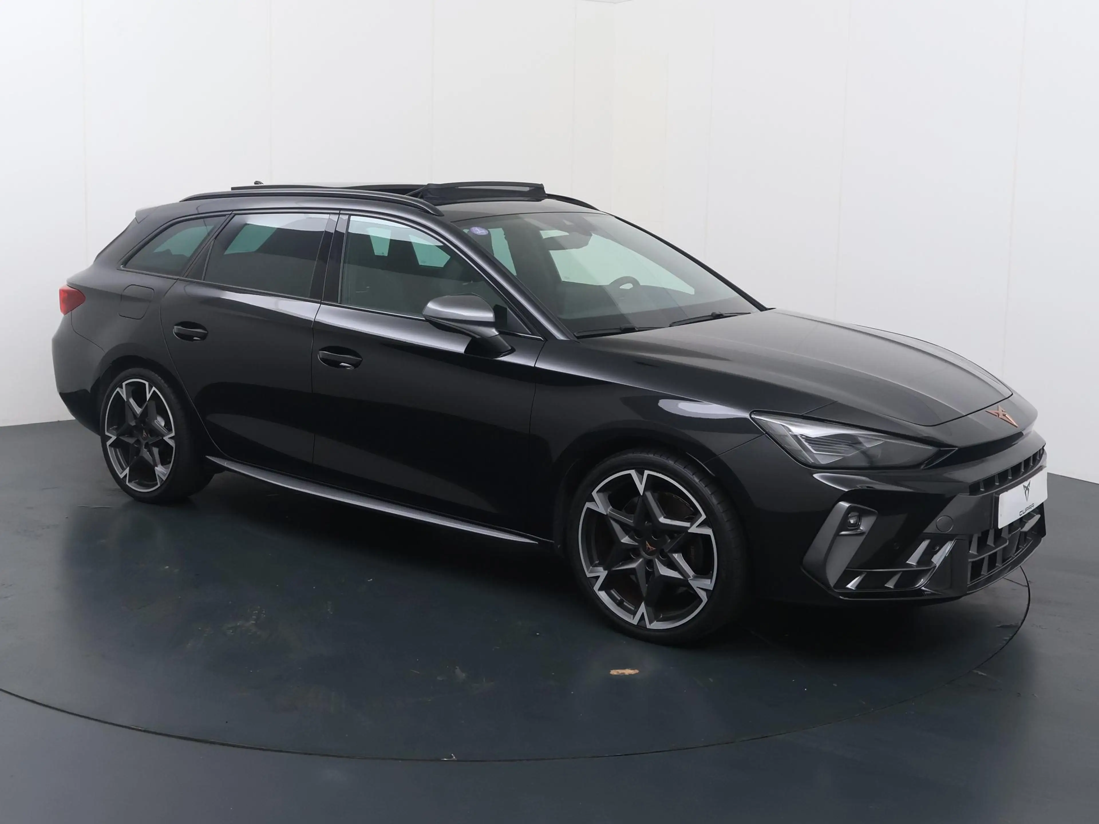 CUPRA Leon Sportstourer 1.5 TSI e-Hybrid VZ Performance | 272 — photo 3