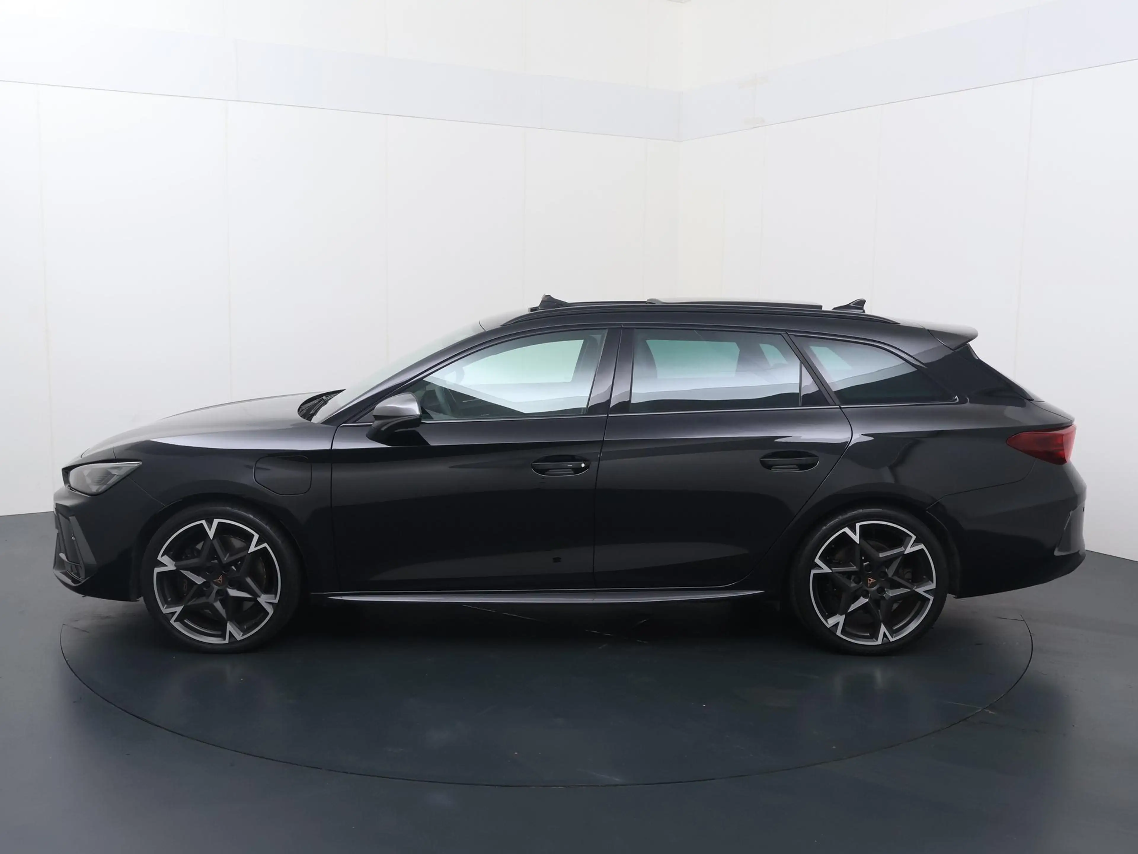 CUPRA Leon Sportstourer 1.5 TSI e-Hybrid VZ Performance | 272 — photo 2