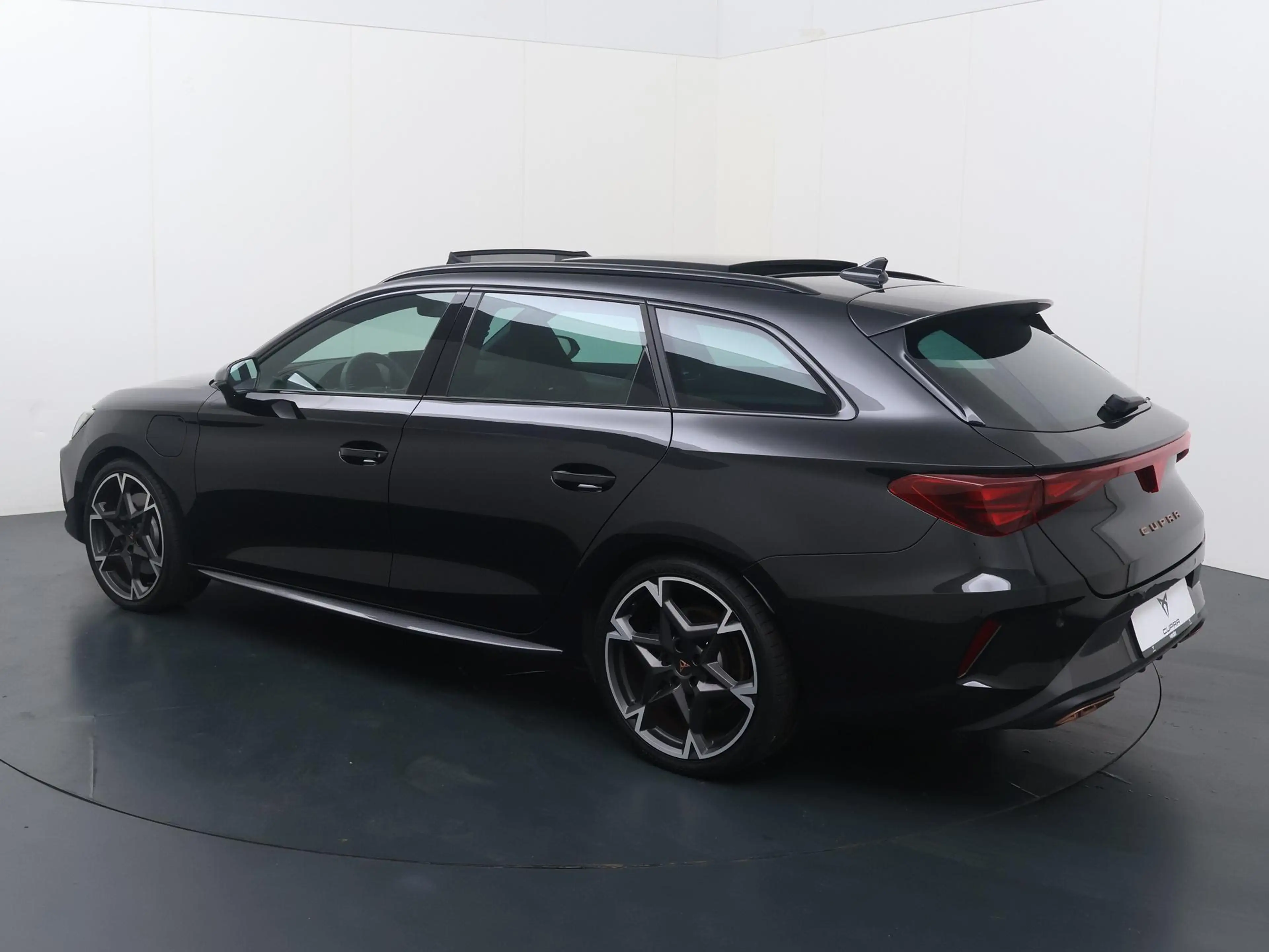 CUPRA Leon Sportstourer 1.5 TSI e-Hybrid VZ Performance | 272 — photo 4
